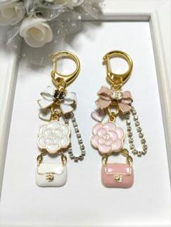 ハンドメイドチャーム　カメリア　ミニ♡　ダイヤレーンループ　白ピンク