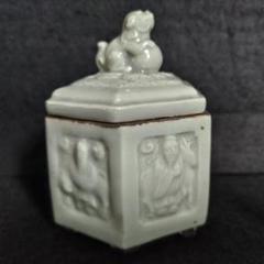 青磁獅子摘香炉 中国美術 青瓷 香道具 香爐 骨董品 美術品 古美術 時代品 青磁獅子摘香炉 中国美術 青瓷 香道具 香爐 骨董品 美術品 古