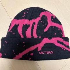 ARC'TERYX ニット帽 黒・ピンク グラフィック - メルカリ