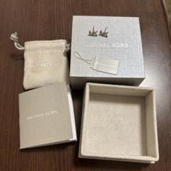 Michael Kors 豪華モノグラム ラウンドクリスタル ピアス Amazon | マイケルコース シルバーカラー ハート型スタッド