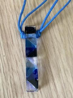 ガラス幾何学模様のペンダント　ブルー