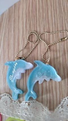 イルカチャーム 水色と白のグラデーション