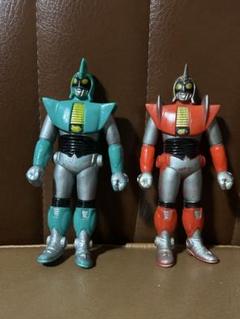 特撮フィギュア 緑と赤 2体セット　ポピー　ソフビ 特撮フィギュア 緑と赤 2体セット ポピー ソフビ - メルカリ