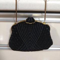 ビーズ装飾の黒いパーティーバッグ