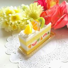 ミッキー 様☆スティック型メロンショートケーキ他☆フェイクスイーツ 食品サンプル 優雅なショートケーキが味わえる？『まるでケーキなビスケット
