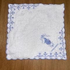 WEDGWOOD 刺繍入りハンカチ ホワイト/ブルー