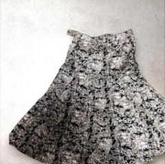 フレアスカート 黒とベージュの花柄 ひざ丈　ハンドメイド