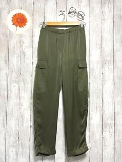 M【Theory】サテンカーゴパンツ　カーキ　伸縮性　ウォッシャブル　日本製 M【Theory】サテンカーゴパンツカーキ伸縮性ウォッシャブル日本製