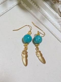 ターコイズと羽のピアス