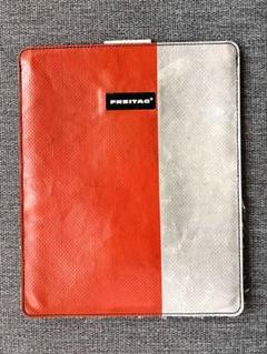 FREITAG レッド/ホワイト iPadスリーブ