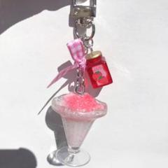 Ｎｏ．4 ハンドメイド かき氷 いちご練乳 キーホルダー チャーム ✩.*˚