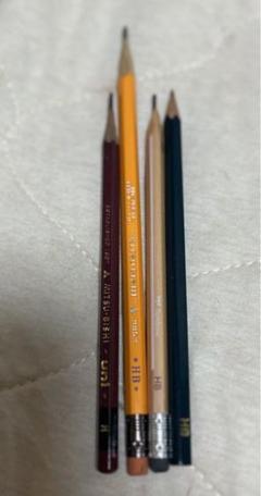 鉛筆　HBとH 4本　300円以上のものとまとめ買いで50円のサムネイル