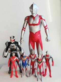 円谷プロ バンダイのウルトラマンシリーズと仮面ライダーの7体セット 円谷プロ バンダイのウルトラマンシリーズと仮面ライダーの7体