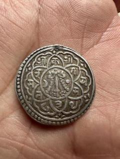 素敵なネパールマッラ時代の銀貨、17世紀の王リッディ・ナルシンハ・マッラ 素敵なネパールマッラ時代の銀貨、17世紀の王リッディ