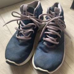 美品　スニーカーアンダーアーマー　UNDER ARMOUR 23.5 レディース