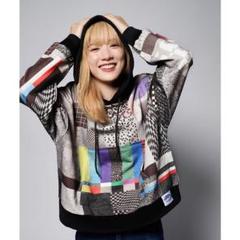 永野芽郁 スウェット(グレー＆黒) Tシャツ(白＆カーキ) 古塔つみ×永野芽郁 Sweat【10月下旬より順次発送】｜永野芽郁