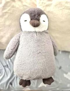 グレーのペンギンぬいぐるみ