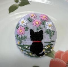 刺繍ブローチ　ヘアゴム　くるみボタン　猫とコスモス　ハンドメイド