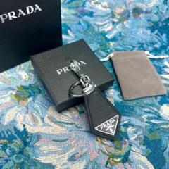 【極美品✨】　PRADA キーリング　サフィアーノ　キーホルダー　アクセサリー 2025年最新】プラダキーリングの人気アイテム - メルカリ