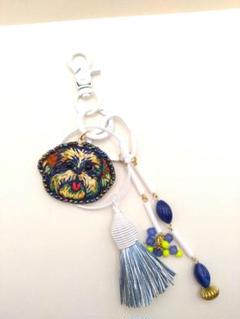 ハンドメイド　シーズー刺繍とビーズのじゃらじゃらチャーム