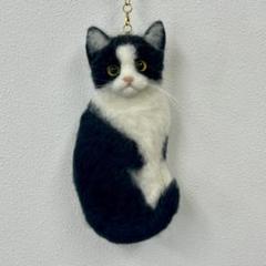 羊毛フェルト猫・ハチワレ猫・白黒猫・キーホルダー・ストラップ・ハンドメイド