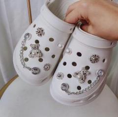 クロックス　crocs ジビッツ デコ y2k クマ シルバーチェーン サンダル