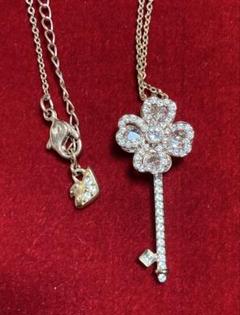 Swarovski スワロフスキー 鍵モチーフ ネックレス 花 よつばクローバー