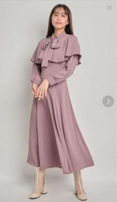 ケープレイヤードクルーネックドレス(F ピンク): AND COUTURE