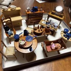 ミニチュア家具　食器　棚　テーブル　椅子