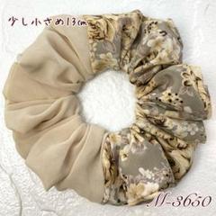 ♡専用♡ハンドメイドシュシュ⸜(*´ᗜ｀*)⸝ ハンドメイドシュシュM-3650♡花柄×イエローベージュジョー