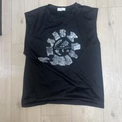 黒いプリントノースリーブベスト