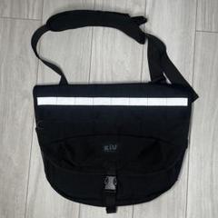 KIU ブラック メッセンジャーバッグ フィッシング