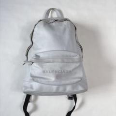 希少!BALENCIAGA ホワイト レザーリュック パンチング 希少!BALENCIAGA ホワイト レザーリュック パンチング - メルカリ