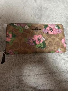 COACH花柄レザー風長財布