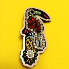 トゥカンデザイン　ビジュー 　ブローチ　刺繍　パール　ストーン　ユニークブローチ