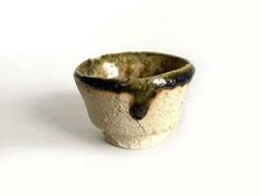 陶芸家 作家物 鯉江良二? オリベ 盃 ぐい呑 織部 箱なし 陶芸家 鯉江良二 ぐい呑 織部 織部釉 盃 酒器 共箱 - メルカリ