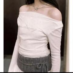 トップス andwang AND one shoulder bijou sweat andwang トップス AND off shoulder bijou tops - メルカリ
