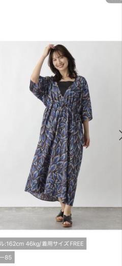 新品未使用タグ付き❣️レプシィム　アフリカンプリントVネックワンピースのサムネイル