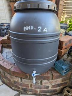雨水タンク130L青ロゴ入りコック付き、穴開き送料無料 雨水タンク青130Lコック付き、全国送料無料安価