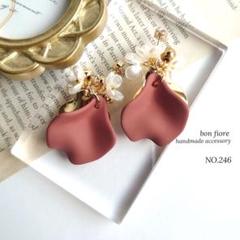NO.246 ハンドメイド ピアス イヤリング 花びら 大ぶり 赤 推し活