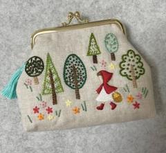 珊瑚の森のがま口ポーチ 手刺繍 ハンドメイド - メルカリ