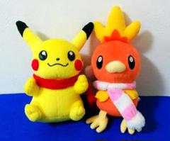 2004年 ポケモンセンター ピカチュウ&アチャモ マフラー ぬいぐるみ 当時品 2004年 ポケモンセンター ピカチュウ&アチャモ マフラー