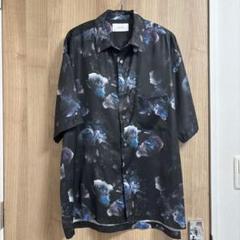 品切れ続出！STUDIOUS オープンカラーダークフラワーアロハシャツ　ブラック STUDIOUS（ステュディオス）の「【STUDIOUS】オープンカラー