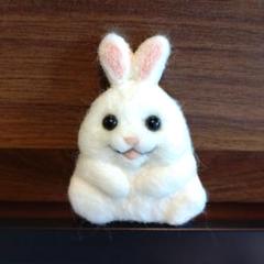 【値下げ】羊毛フェルト　うさぎブローチ