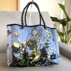 自然の美しさや生命力を、色鮮やかな花々でダイナミックかつ
