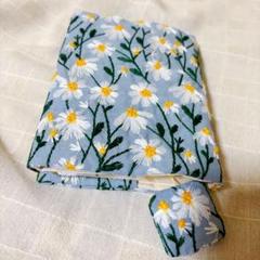 ハンドメイド　刺繍　デイジー　ブックカバー　文庫本サイズ