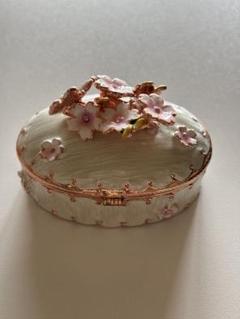 桜の花と蝶の陶器製アクセサリーケース