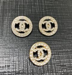 CHANELゴールド ロゴチャーム 3個セット - メルカリ