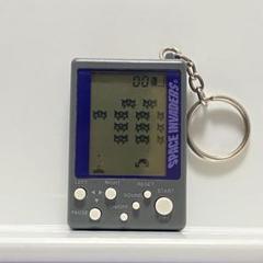 スペースインベーダー　キーホルダー　金属製 スペースインベーダー キーホルダー 金属製