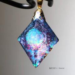タンザナイト色の光を集めて。 宇宙レジン　蓄光ネックレス 煌めく宇宙の光を集めて。ネックレス 蓄光宇宙レジン